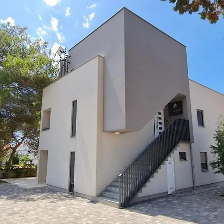Cube Apartment *