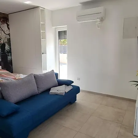 Cube Apartment