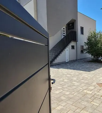 Apartment Cube Vir